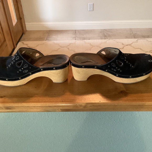 Indigo by Clarks Black Clogs - Picture 2 of 4